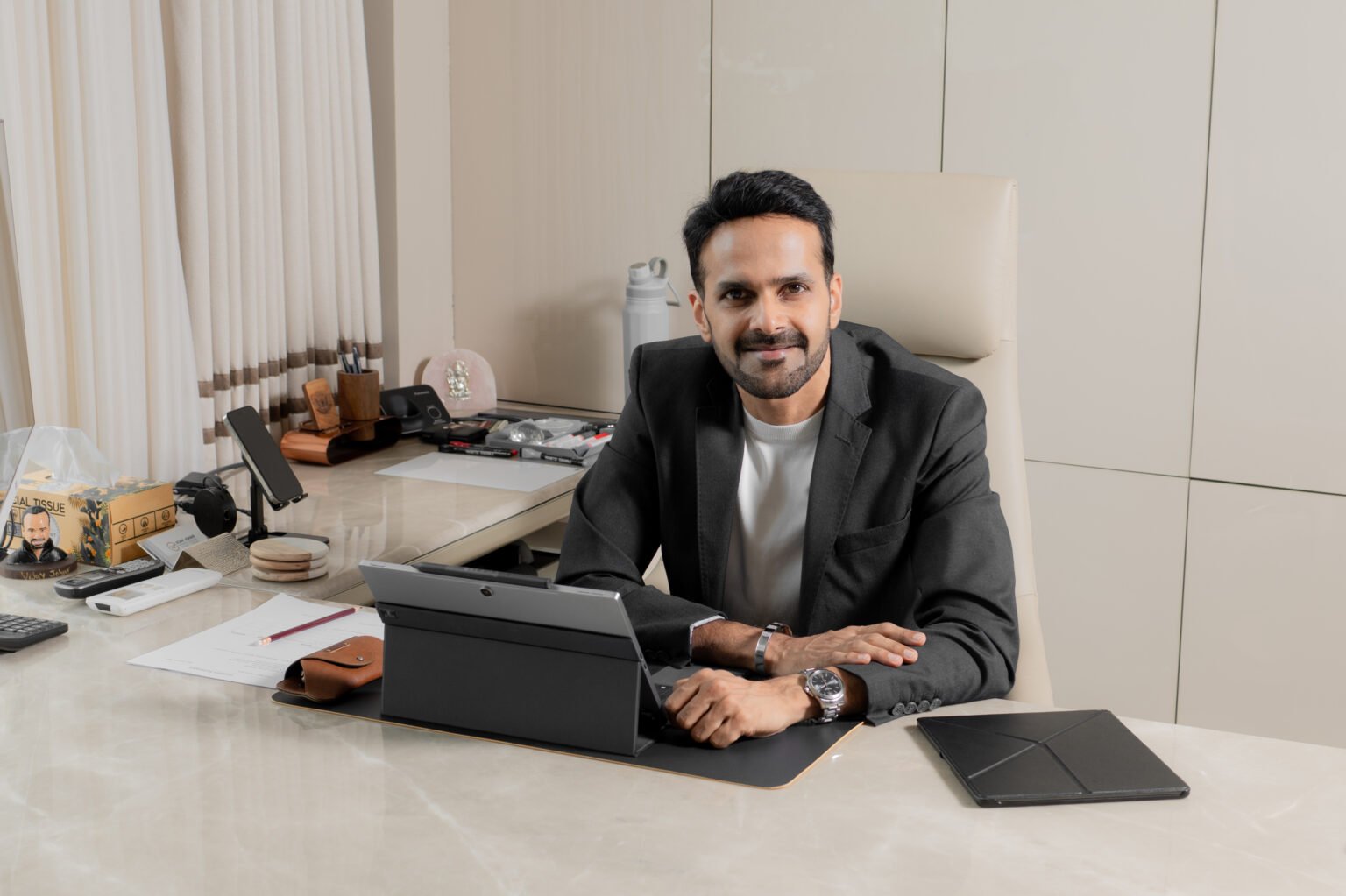 Coach Vijay Johar in a leadership coaching setting